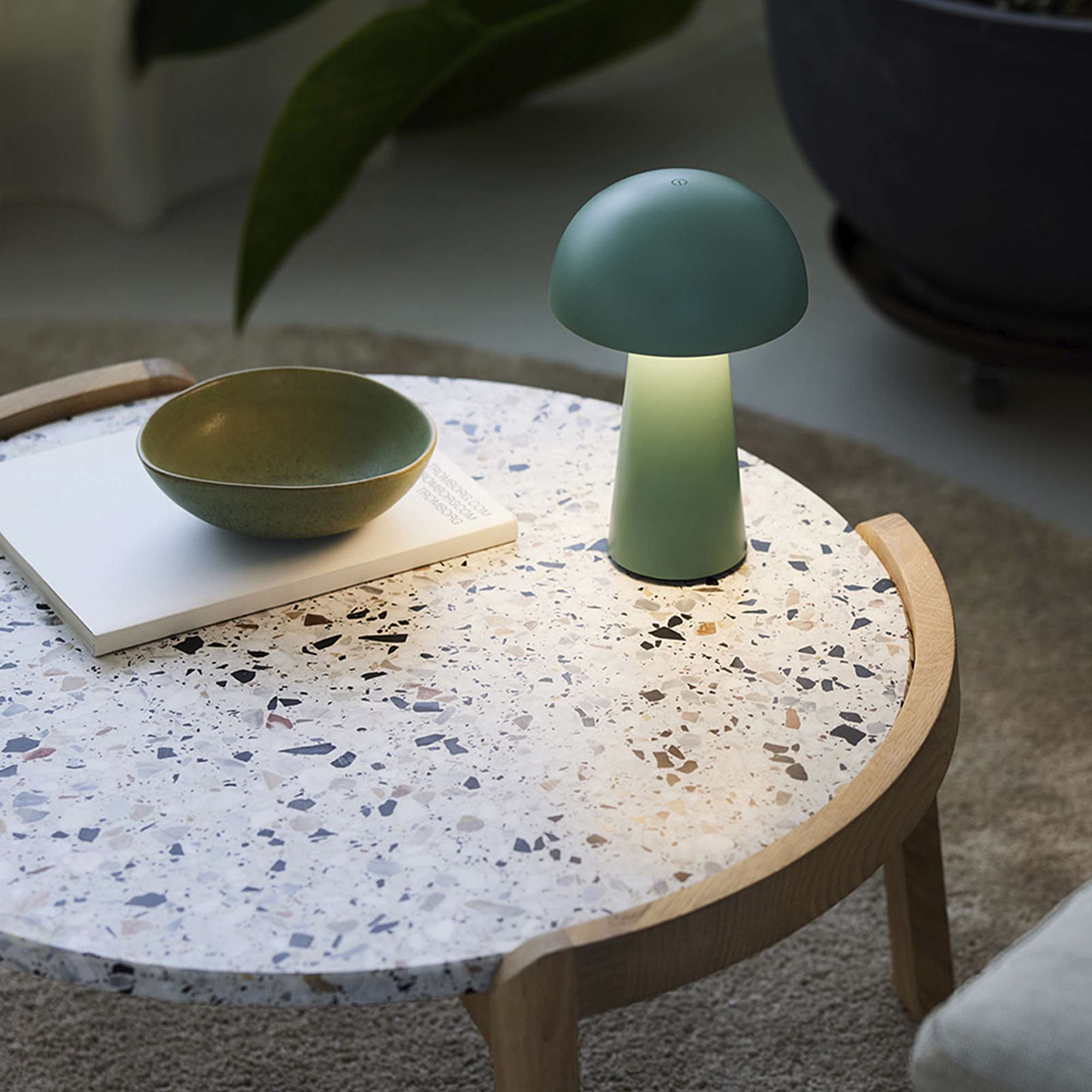 Move Me Trådløs Bordlampe - støvet grøn