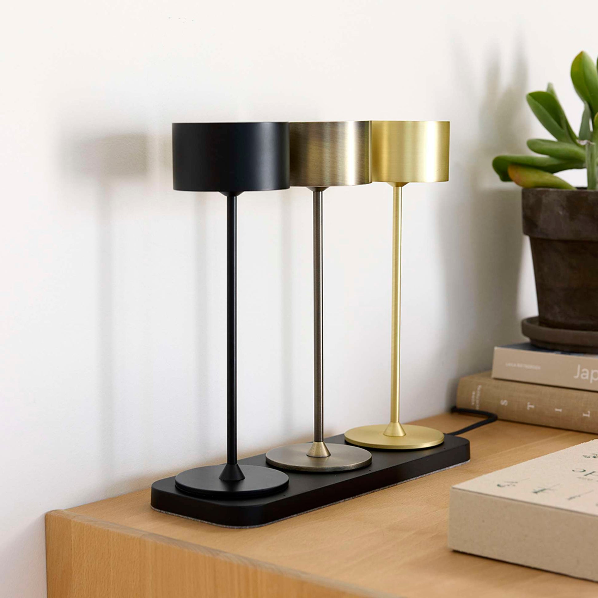 Ladestation Trådløs til 3 Lamper - sort