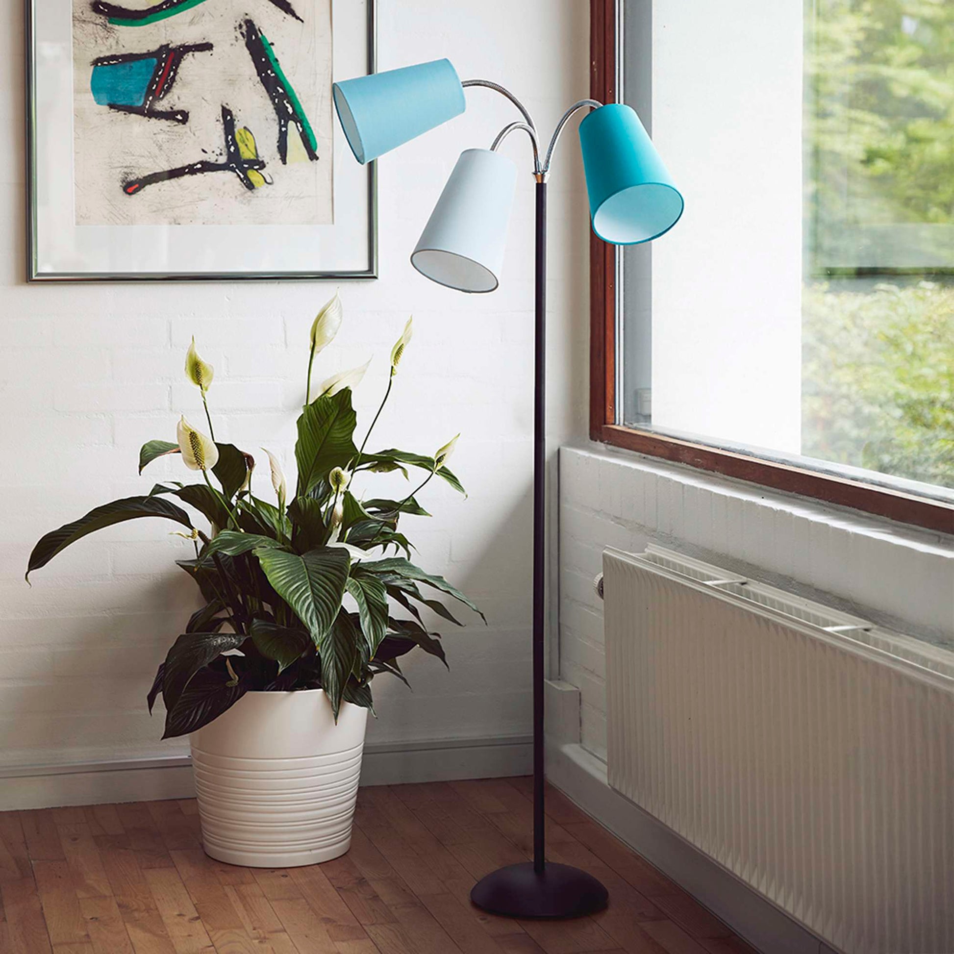 Salsa Gulvlampe Sort – m/aqua, petroleum og lyseblå lampeskærm