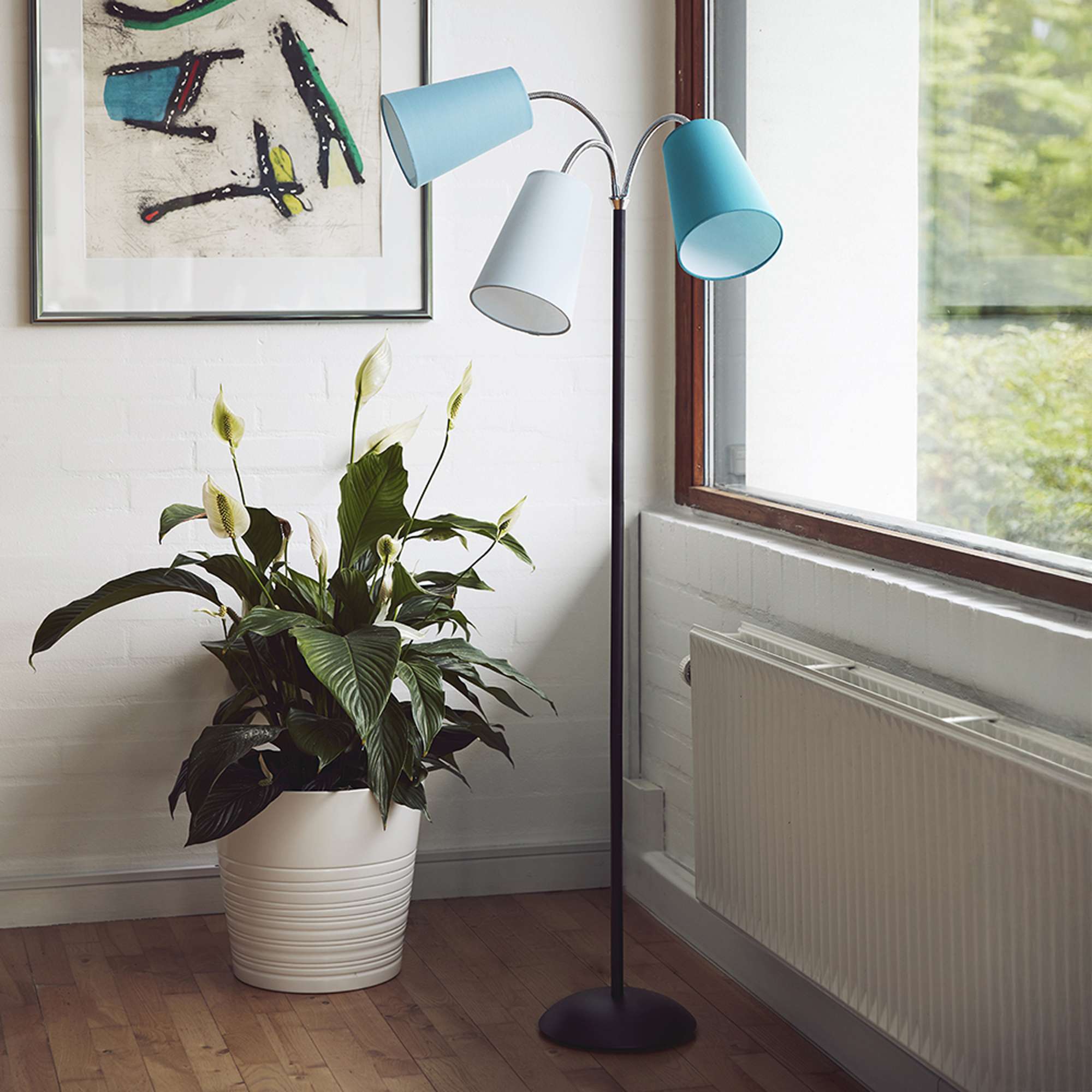 Salsa Gulvlampe Sort – m/aqua, petroleum og lyseblå lampeskærm