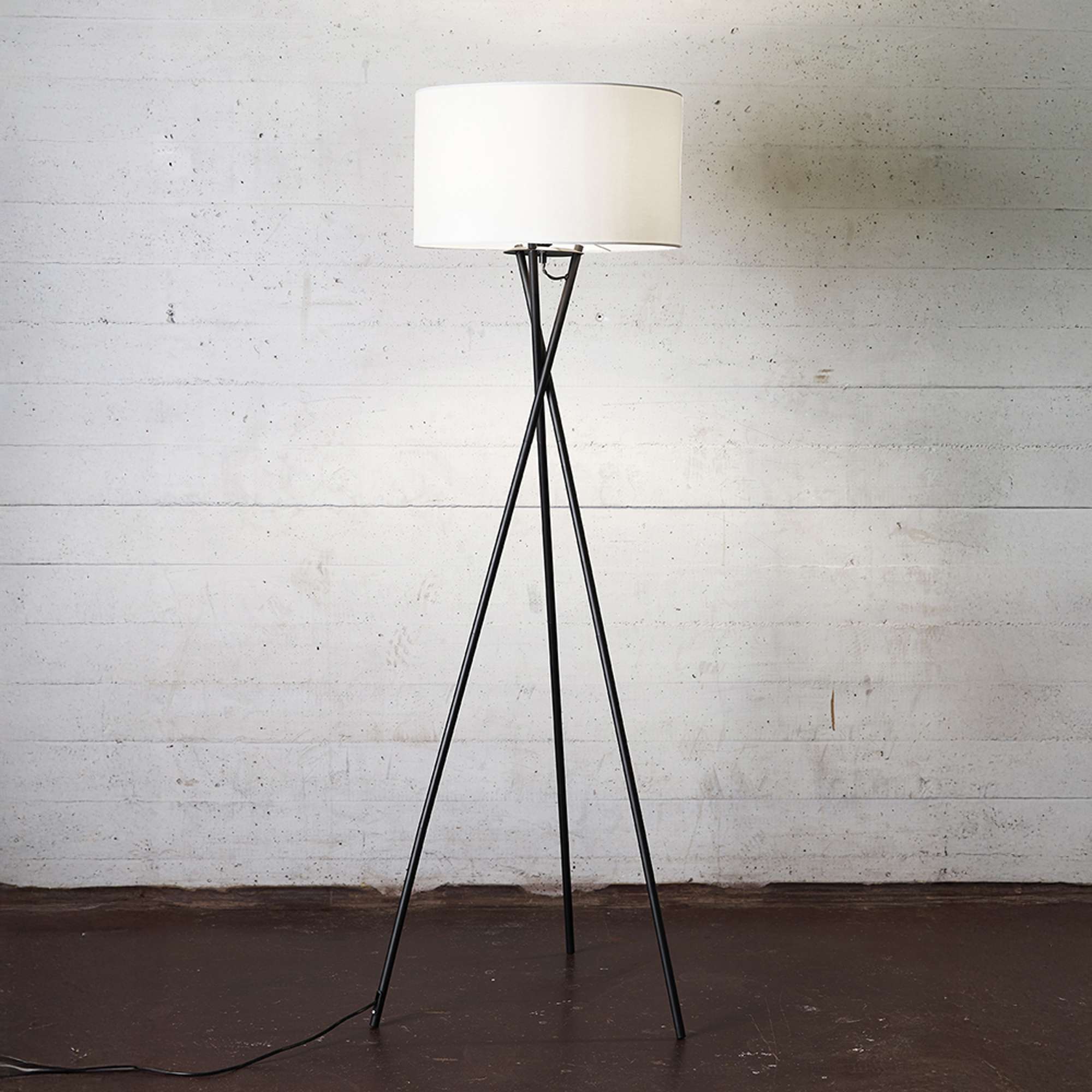 Uptown Gulvlampe Sort – m/hvid lampeskærm