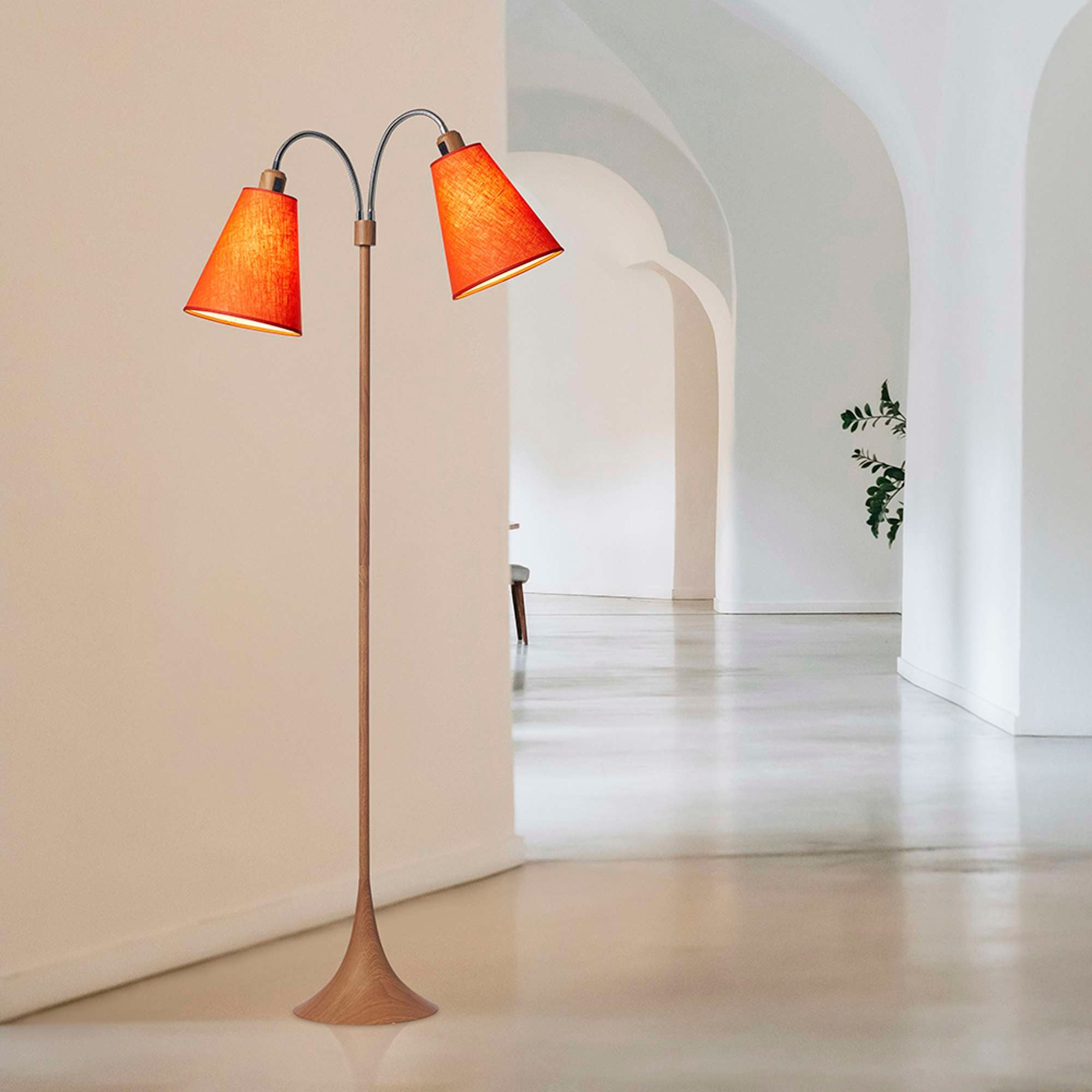 Fodgænger Gulvlampe Trælook m/orange lampeskærme