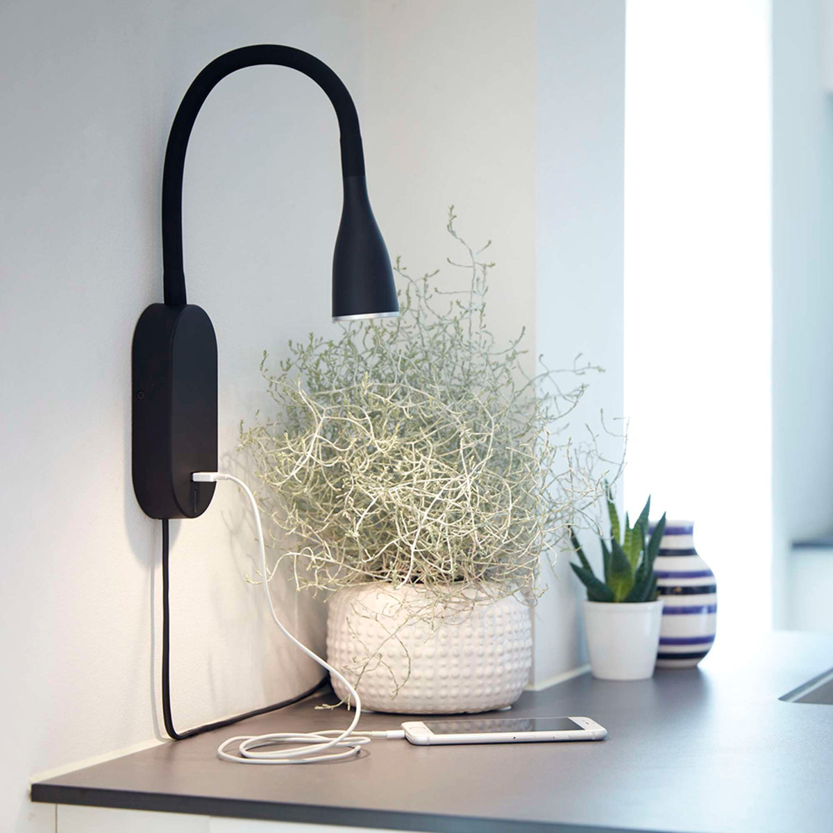 Eye LED Væglampe USB Sort