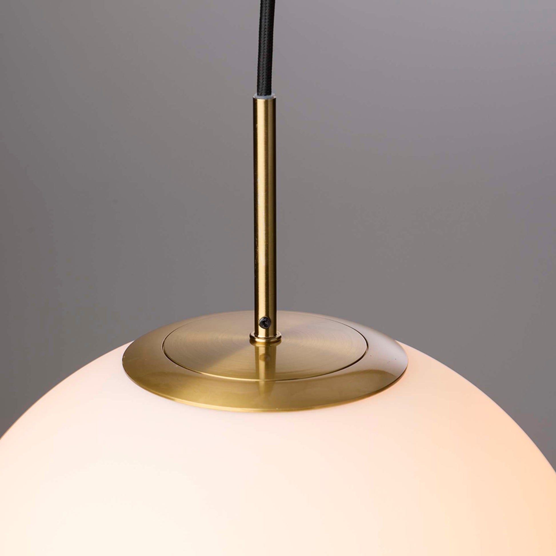 Nora Cafependel Ø30 cm – opal/messing