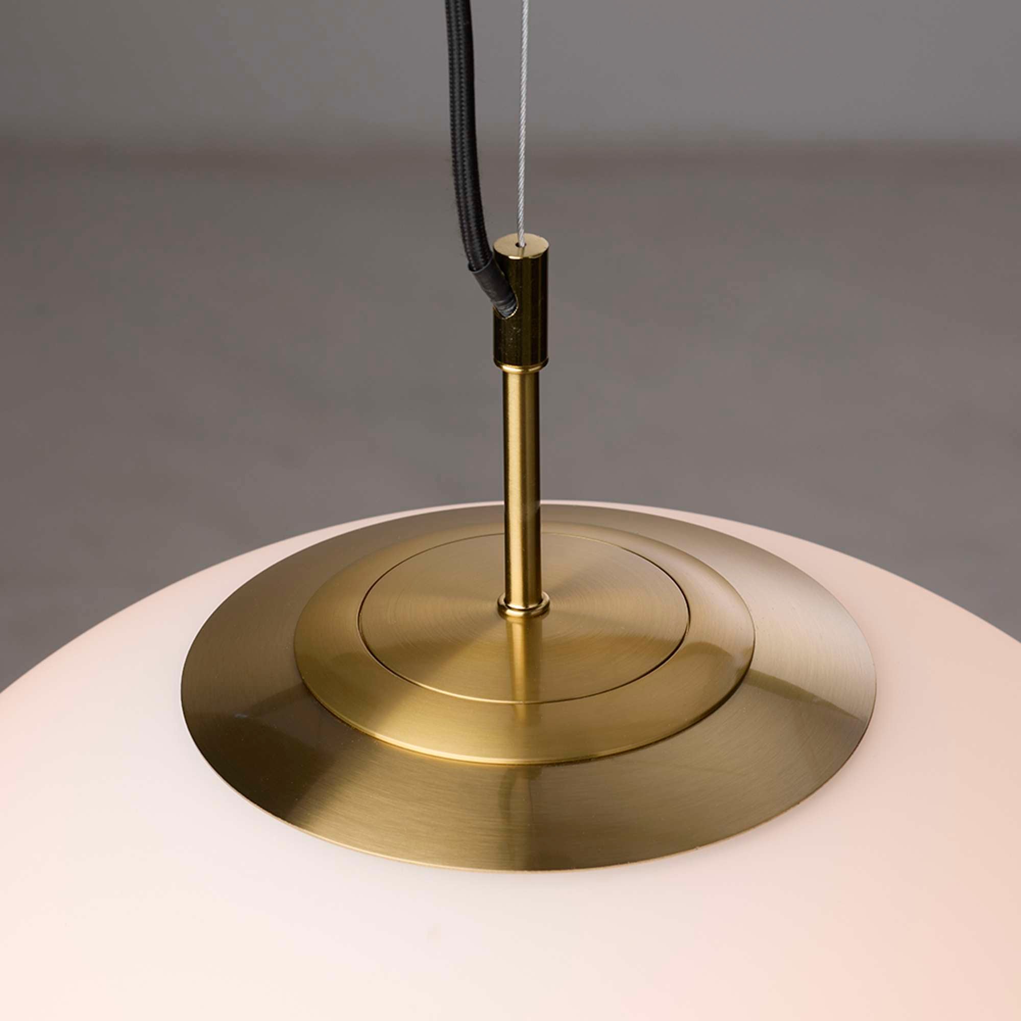 Nora Cafependel Ø50 cm – opal/messing