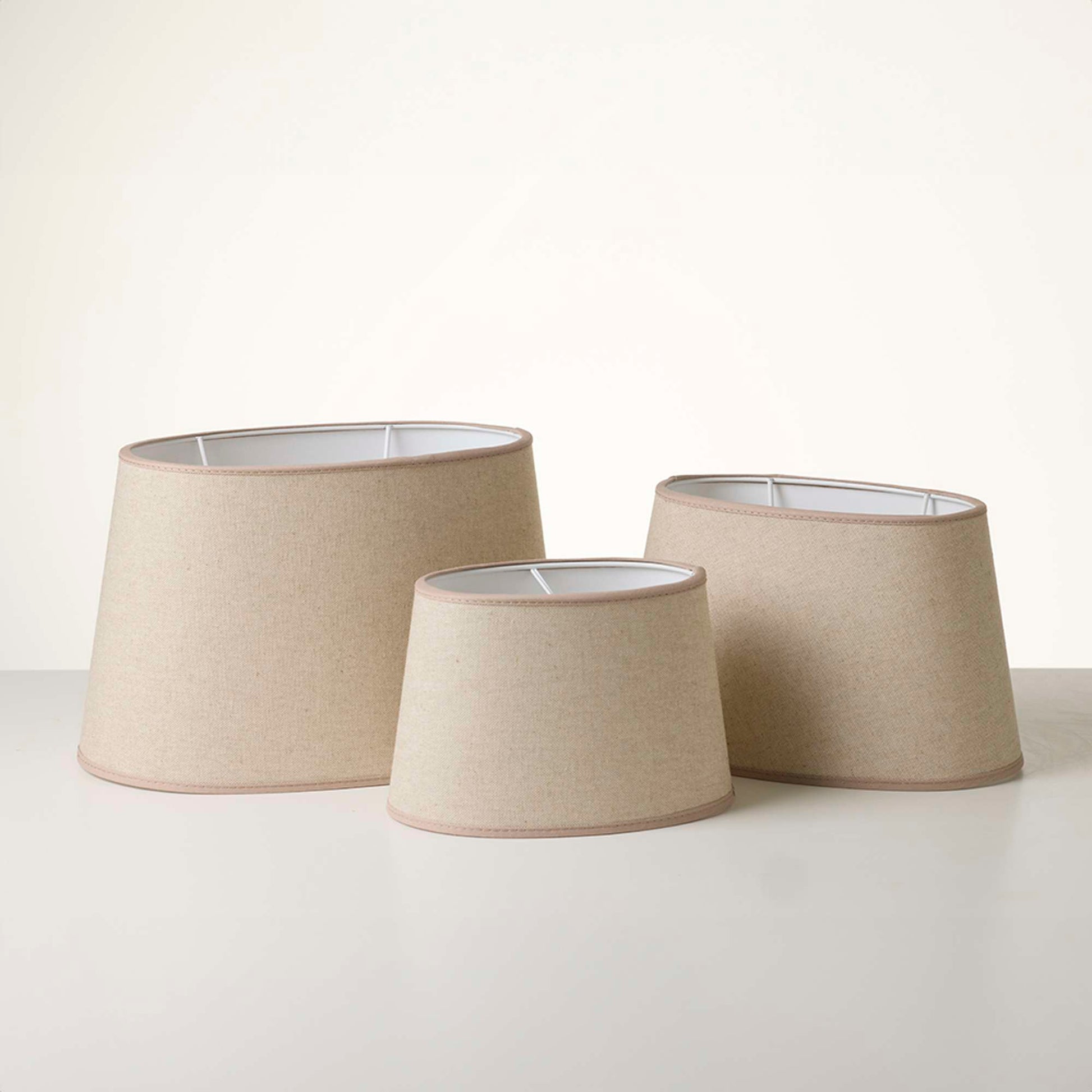 Jasmin Oval Lampeskærm - lys sand H18,5 cm